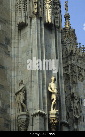 Sculture intricate sul Duomo di Milano, Milano, Italia. Foto Stock