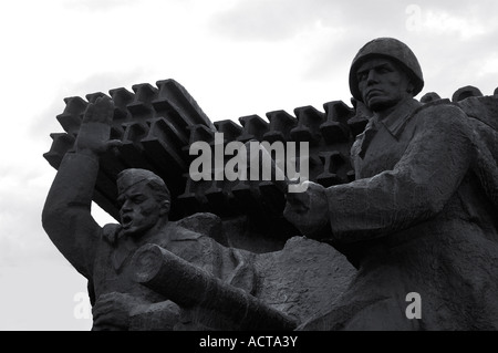 Esercito sovietico soldati guerra mondiale due memorial Foto Stock