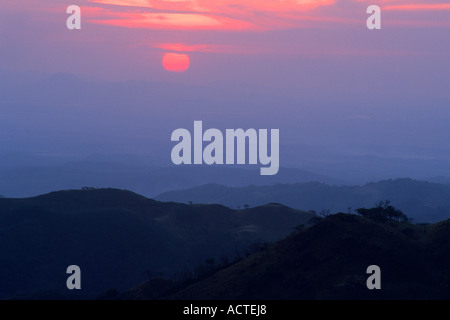 Tramonto su Monteverde Cloud Forest, Costa Rica Foto Stock