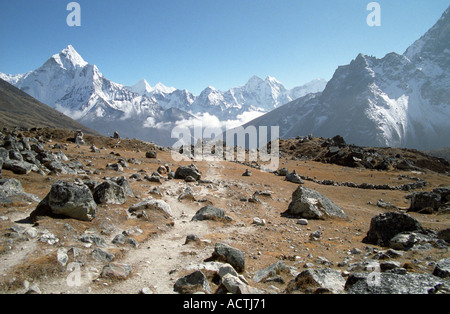 Valle dei memoriali a morte su Everest a Gorak Shep Nepal Foto Stock