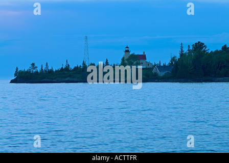 Faro del porto di rame Michigan al crepuscolo Foto Stock