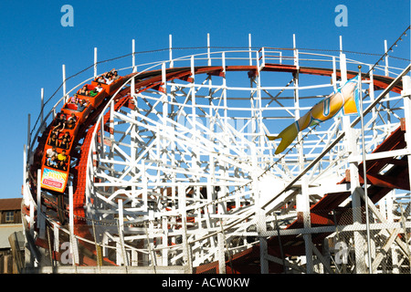 Santa Cruz California USA il carnevale roller coaster ride Foto Stock