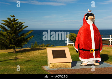 Australia Tasmania Città dei Pinguini Pinguini giganti vestiti da Babbo Natale Foto Stock