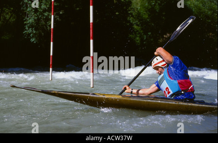 Canoa Slalom concorrenza sul torrente Noce .Valdisole. Foto Stock