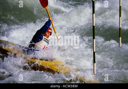 Canoa Slalom concorrenza sul torrente Noce .Valdisole. Foto Stock