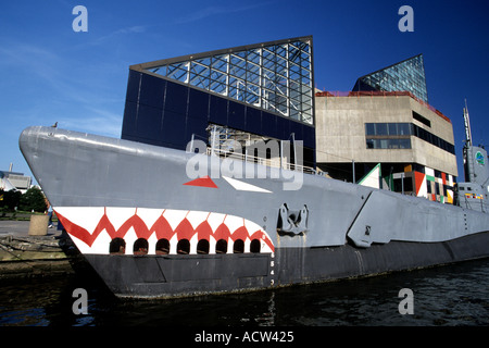 USS Torsk e il National Aquarium di Baltimora Maryland USA Foto Stock