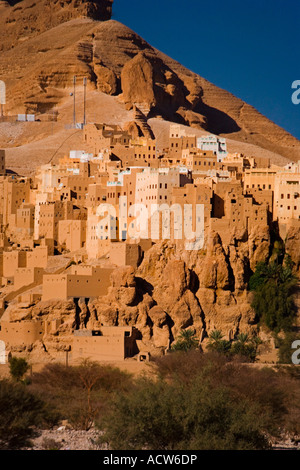 Al Hajjarin villaggio all'interno di Wadi Dawan Yemen Foto Stock