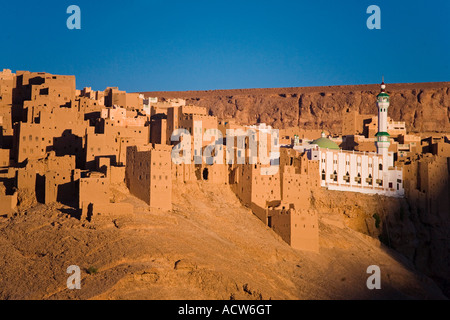 Al Hajjarin villaggio all'interno di Wadi Dawan Yemen Foto Stock