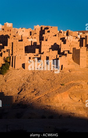 Al Hajjarin villaggio all'interno di Wadi Dawan Yemen Foto Stock