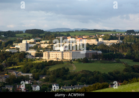 Biblioteca nazionale del Galles Aberystwyth visibile da tutta la valle Rheidol su una sera d'estate Foto Stock