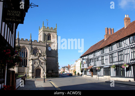 Guild Chapel e Falcon Hotel, Chapel Street, Stratford-upon-Avon, Warwickshire, Inghilterra, Regno Unito Foto Stock