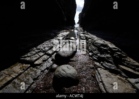 Una geo-ingresso sul Brough di Birsay Isole Orcadi Scozia UK Foto Stock