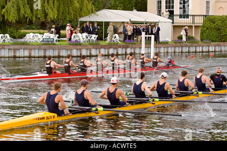 Università internazionale di competere a remare a henley royal regatta Foto Stock