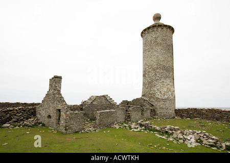 Il vecchio faro costruito una prima volta nel 1789 North Ronaldsay Isole Orcadi Scozia UK Foto Stock
