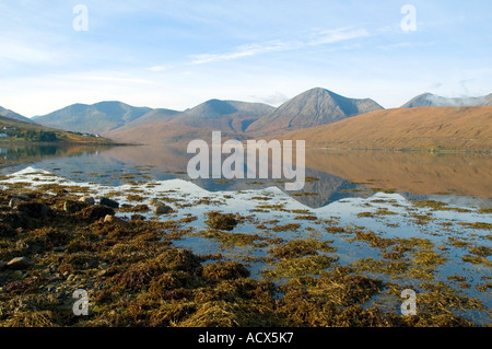 Il rosso Cuillins sopra Loch Ainort, Isola di Skye, Scotland, Regno Unito Foto Stock