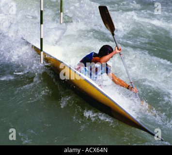 Canoa Slalom concorrenza sul torrente Noce .Valdisole. Foto Stock