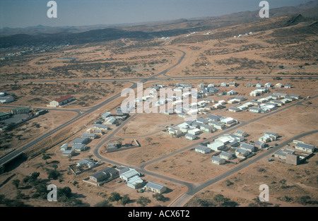 Vista aerea del moderno alloggiamento sulla periferia di Windhoek Namibia Africa del sud-ovest Foto Stock