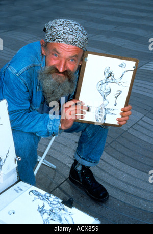 Strada locale artista mostra il suo disegno per turisti in Las Ramblas di Barcellona, Spagna Foto Stock