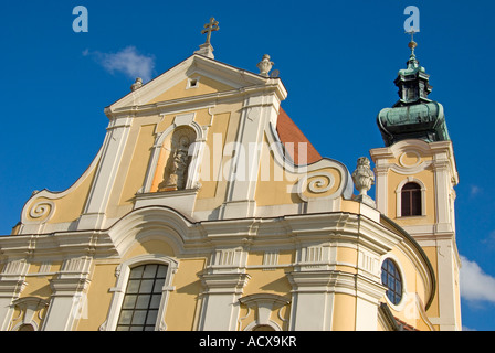 Gyor, Western oltre Danubio, Ungheria. Chiesa del Carmine (1721-1725) in Becsi kapu ter (quadrato) Foto Stock