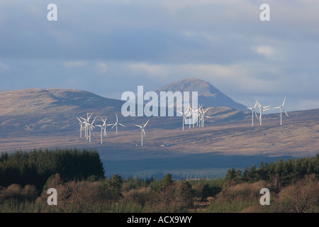 Bricchi di Doune Wind Farm visto dal Sheriffmuir. Foto Stock