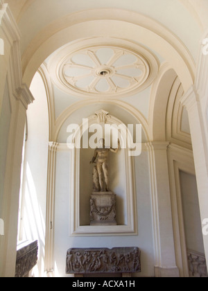 Interno, statua scultura accademia dei Lincei via della Lungara roma, Italia Foto Stock