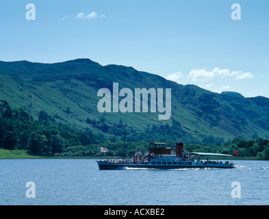 Traghetto "signora del lago' a piena velocità vicino a glenridding, ullswater, parco nazionale del distretto dei laghi, cumbria, Inghilterra, Regno Unito. Foto Stock