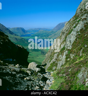 Vista su Buttermere e Crummock acqua da Haystacks, Parco Nazionale del Distretto dei Laghi, Cumbria, Inghilterra, Regno Unito. Foto Stock