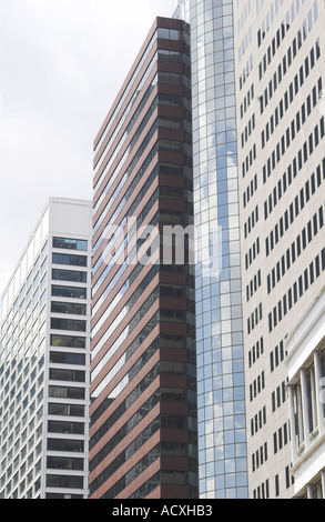 Vista laterale di edifici alti in NYC Foto Stock