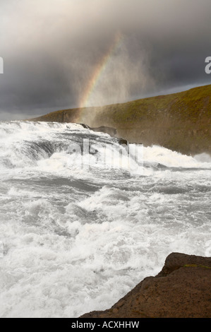 Arcobaleno nella cascata di Gullfoss, Hvítá river, Islanda Foto Stock