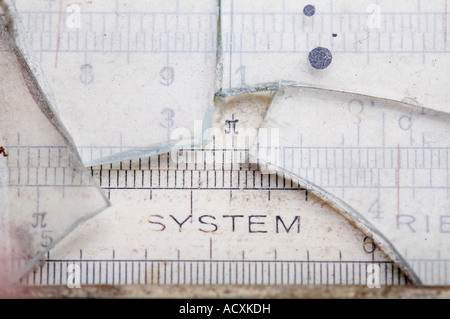 Close up rotto una slitta regola. Foto Stock