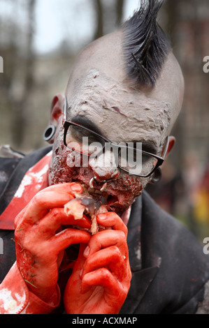 Uno zombie a piedi evento a Helsinki Foto Stock