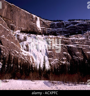 Parete di pianto in inverno lungo Icefields Parkway, il Parco Nazionale di Banff, Alberta, Canada - Canadian Rockies Foto Stock