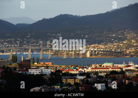 Australia Tasmania Hobart città panoramica vista sul fiume Derwent Foto Stock