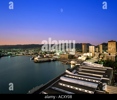 Stati Uniti - Hawaii: Sera oltre il Porto di Honolulu Foto Stock