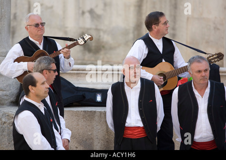 Il croato musicisti cantando in Diolectian s Palace in Split Croazia Foto Stock