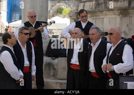 Il croato musicisti cantando in Diolectian s Palace in Split Croazia Foto Stock