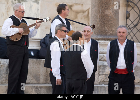 Il croato musicisti cantando in Diolectian s Palace in Split Croazia Foto Stock
