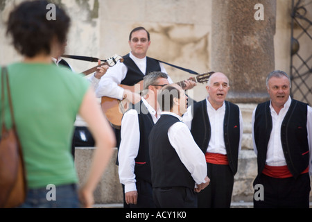 Il croato musicisti cantando in Diolectian s Palace in Split Croazia Foto Stock