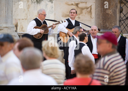 Il croato musicisti cantando in Diolectian s Palace in Split Croazia Foto Stock