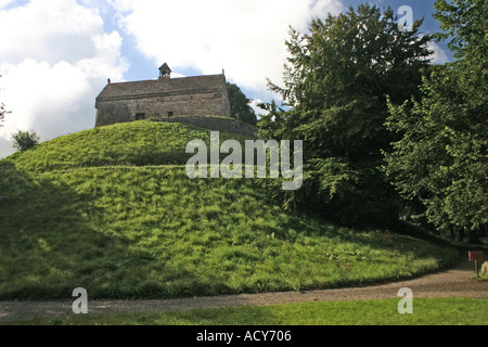 La Hougue Bie Grouville Jersey Neolitico Dolmen 6000 anni con cappella medievale in cima Foto Stock