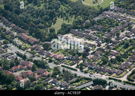 Veduta aerea della Suburban Housing a cavallo della Findon Valley sulla A24 a Worthing, West Sussex, Regno Unito Foto Stock