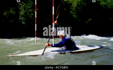 Canoa Slalom concorrenza sul torrente Noce .Valdisole. Foto Stock