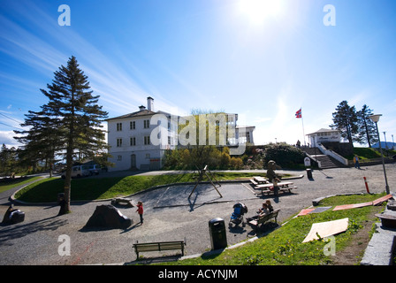 Ristorante Fløien Folkerestaurant sulla sommità del monte Fløien a Bergen, Norvegia, offre fantastiche viste della città Foto Stock