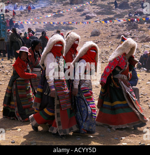 Il Tibetano pellegrini sul Monte Kailash Tibet Foto Stock