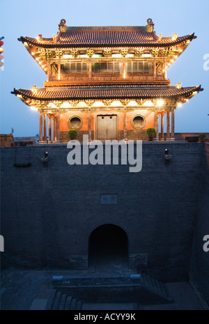 Torre di Porta sull'ultima rimasta intatta la dinastia Ming parete della città in Cina Foto Stock