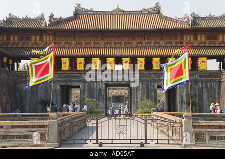 Gate al 'Imperial palace' Cittadella tinta 'Thua Thien provincia " Vietnam Foto Stock