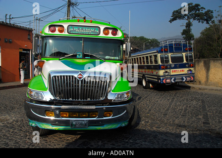 Gli autobus di pollo, Antigua, Guatemala Foto Stock