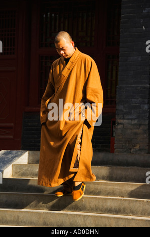 Tempio monaco presso il Tempio Shaolin Kung Fu luogo di nascita di arti marziali Shaolin nella provincia di Henan in Cina Foto Stock