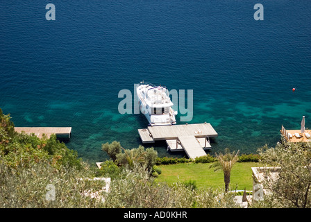 Case sul lungomare con pontili privati, Turkbuku bodrum, Turchia. Foto Stock