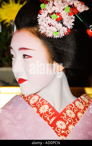 Giappone Isola di Honshu Kyoto City Maiko partecipante Geisha Intrattenimento A Cena formale banchetto Foto Stock